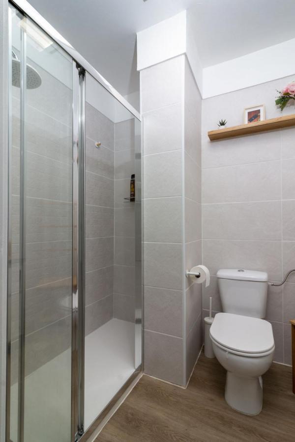 Homeforguest New Modern Apartment With Pool Арона Екстериор снимка